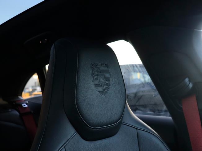 PORSCHE Taycan Photo 27