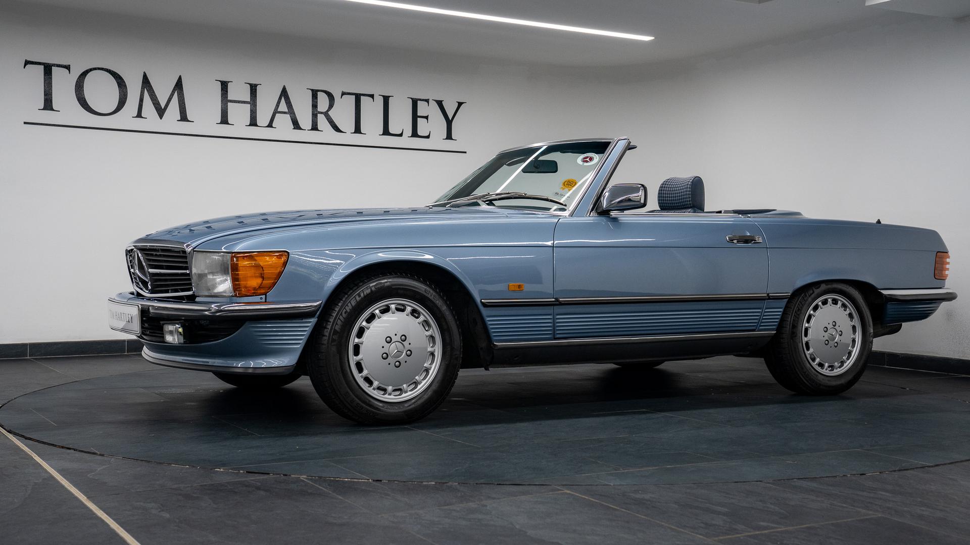Mercedes-Benz 300 Photo a6926330-ba8d-4765-baa0-a1ef2fe255bb.jpg