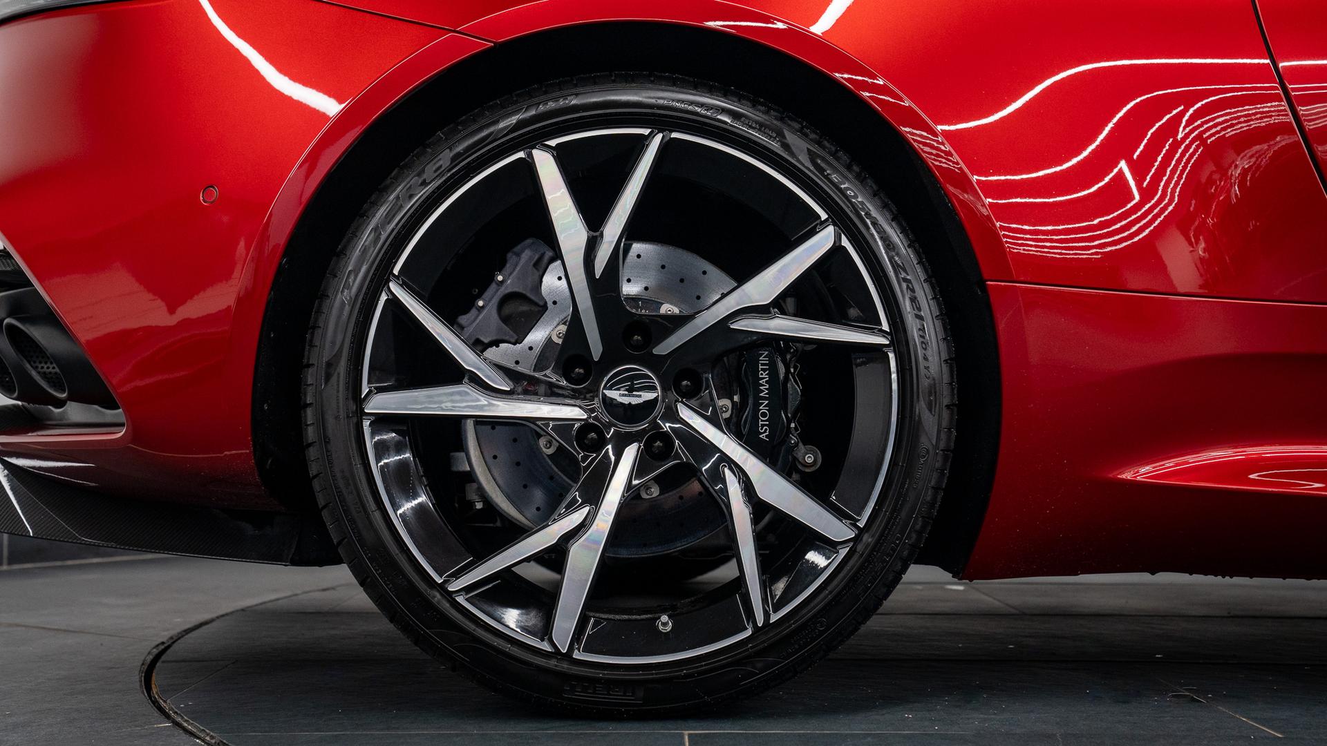 Aston Martin DBS Photo a69312f3-ea8a-4ade-a0e7-0e1ec4ad15fb.jpg