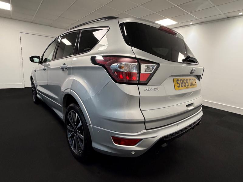 Ford Kuga Photo a6aa9e8b-12db-4e89-bbaf-daf2683c6030.jpg