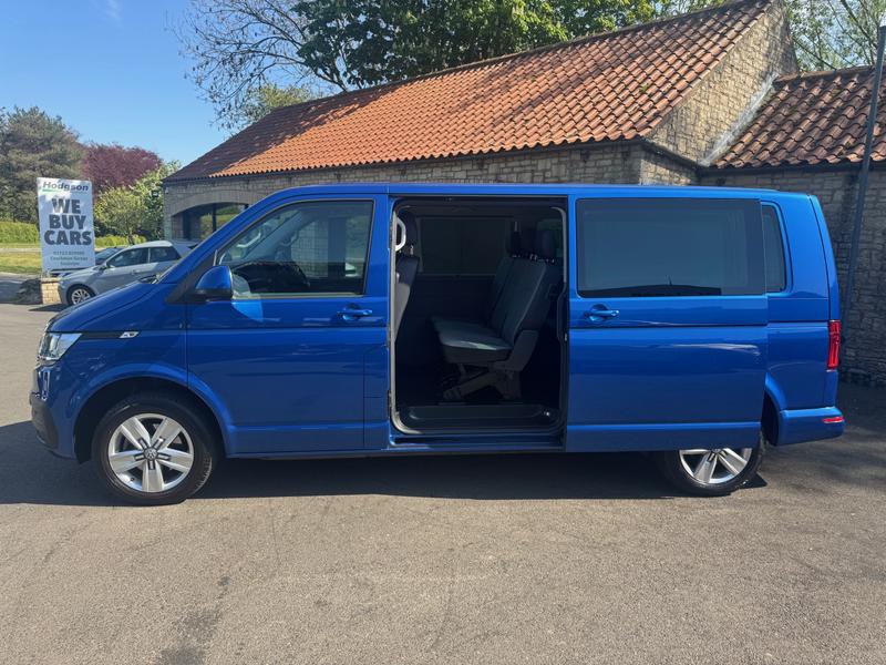 Volkswagen Transporter Shuttle Photo a6ab8e37-4167-40f7-8c69-367904fb0dea.jpg
