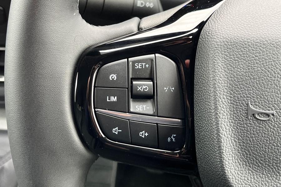 Ford TRANSIT CUSTOM Photo a6ae4170-beeb-4d99-92d7-5be3c1462cbe.jpg