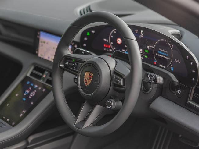 PORSCHE Taycan Photo 8