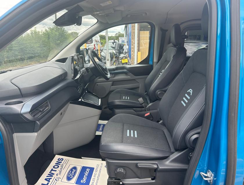 Ford Tourneo Custom Photo a6dfd94a-2419-45dd-9f73-e668d142b5af.jpg