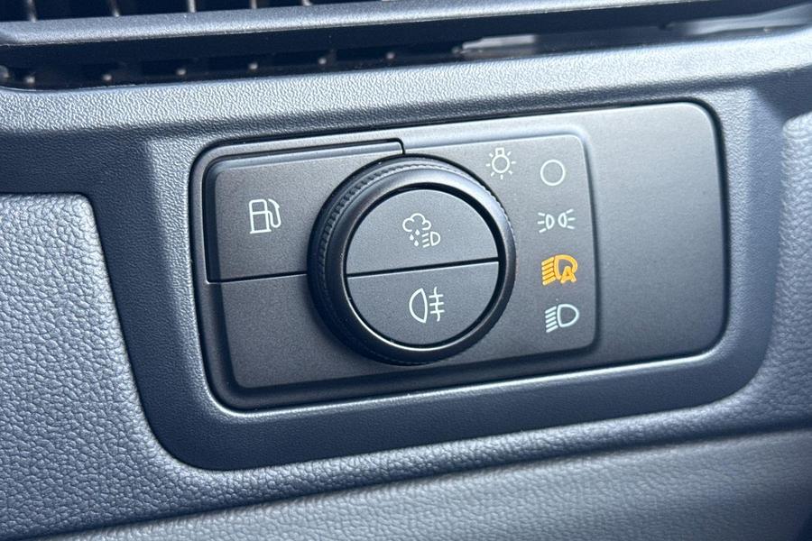 Ford TRANSIT CUSTOM Photo a6f35cd9-f5f3-4d46-827a-e34fa448756d.jpg
