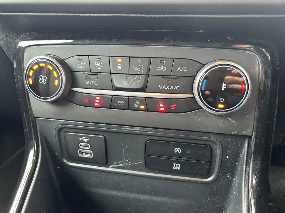 Ford EcoSport Photo a6f65b40-4ed6-40bc-844b-ac72caa6fc89.jpeg