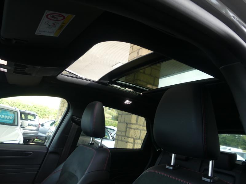 Ford Kuga Photo a6fa000f-0d66-49d5-b1f2-04e7af95d0f4.jpg