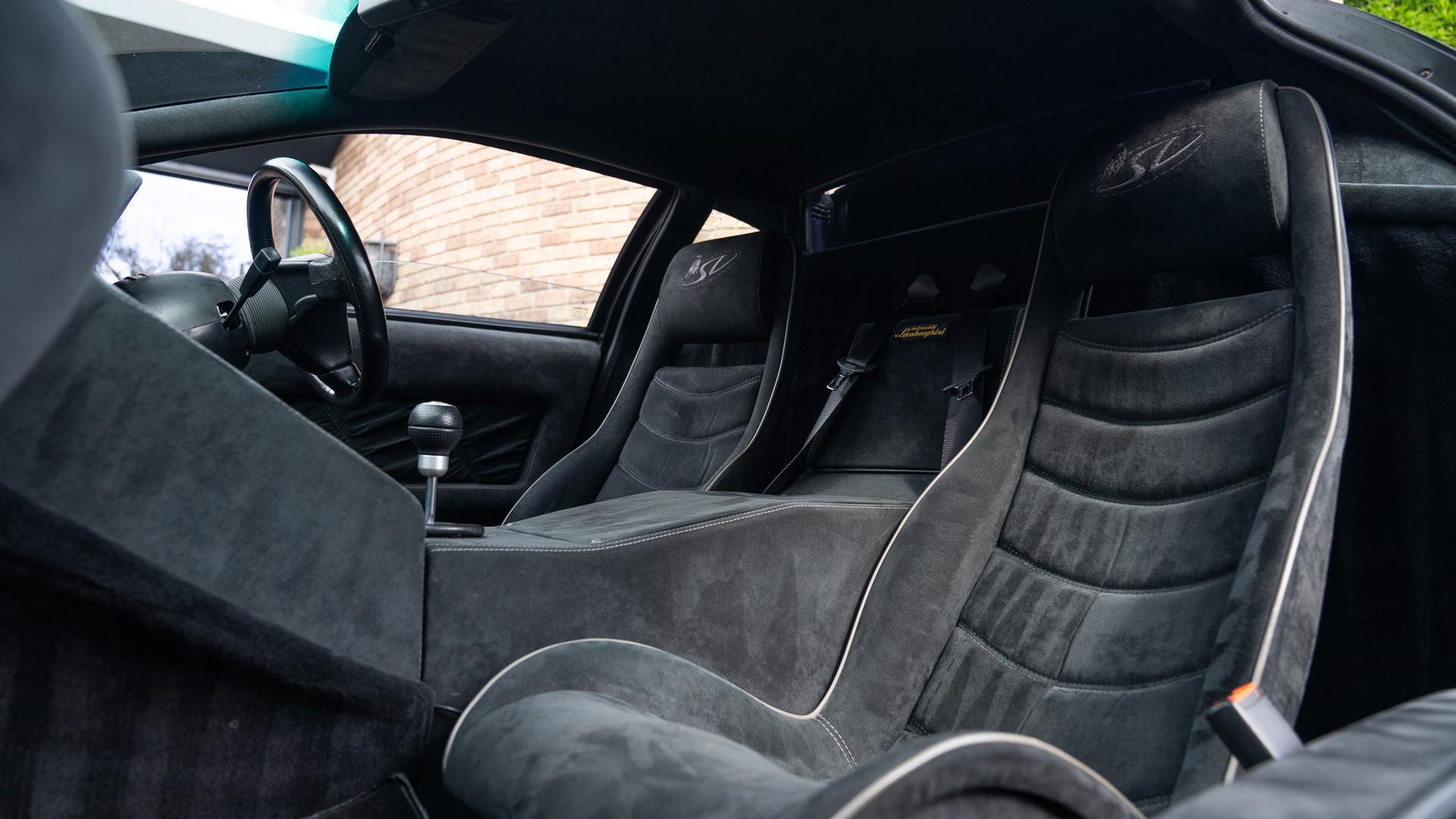 LAMBORGHINI Diablo Photo a6ffbbbb-d0a7-4715-ba3a-e3022566c6b0.jpg