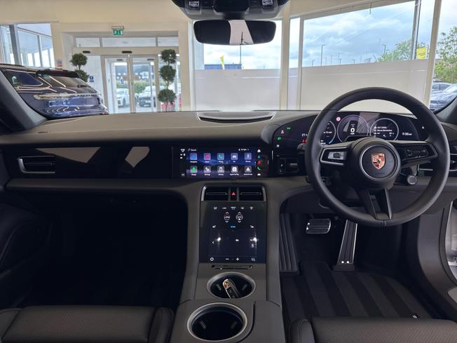 Porsche Taycan Photo 37
