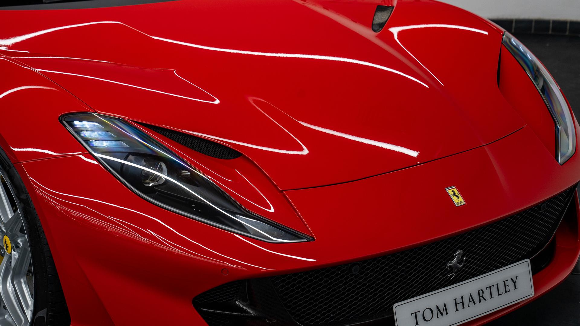 Ferrari 812 Photo a706616b-4f06-4ab8-992c-4d7d0b7b27e5.jpg