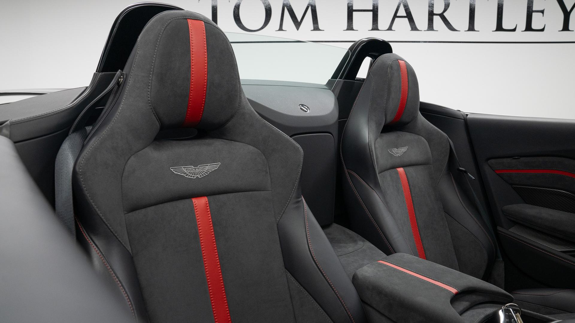 Aston Martin Vantage Photo a70cd002-31da-4ddb-a63d-05742ff84d3c.jpg