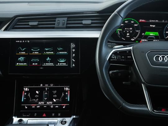 Audi e-tron Photo a71f6792-2a34-4563-a356-6fb2ffbbbfc3.jpg