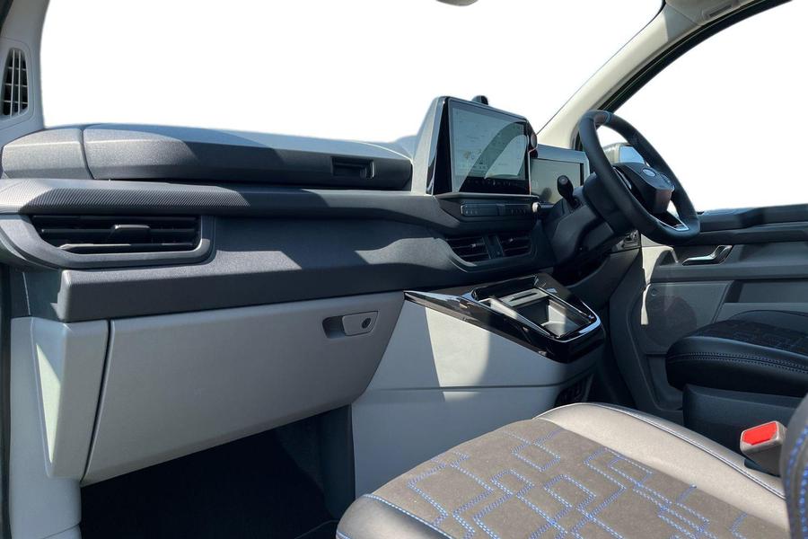 Ford TRANSIT CUSTOM Photo a743c292-ae10-43f9-b353-4179a502f3d1.jpg