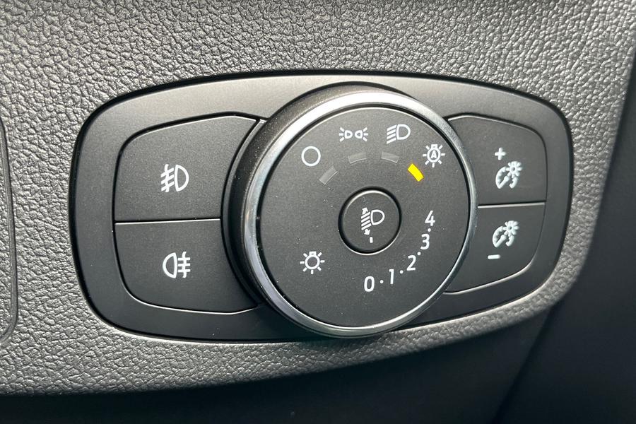 Ford FOCUS Photo a751ca75-0f18-418f-9dc3-d7b622837d22.jpg