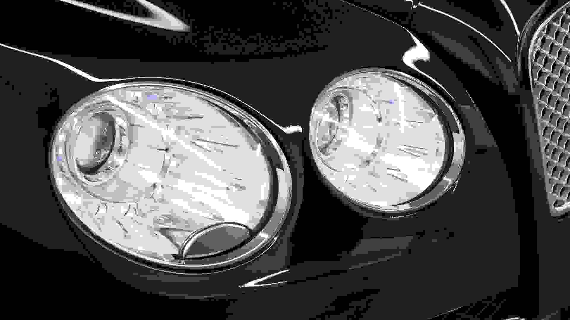 Bentley Flying Spur Photo a752b256-806d-437b-8200-d06482ddeee0.jpg