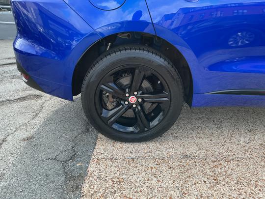 Jaguar F-PACE Photo 6