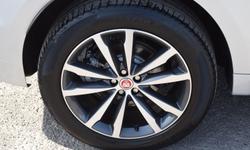 Jaguar F-PACE Photo 31