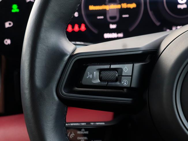 PORSCHE Taycan Photo 20