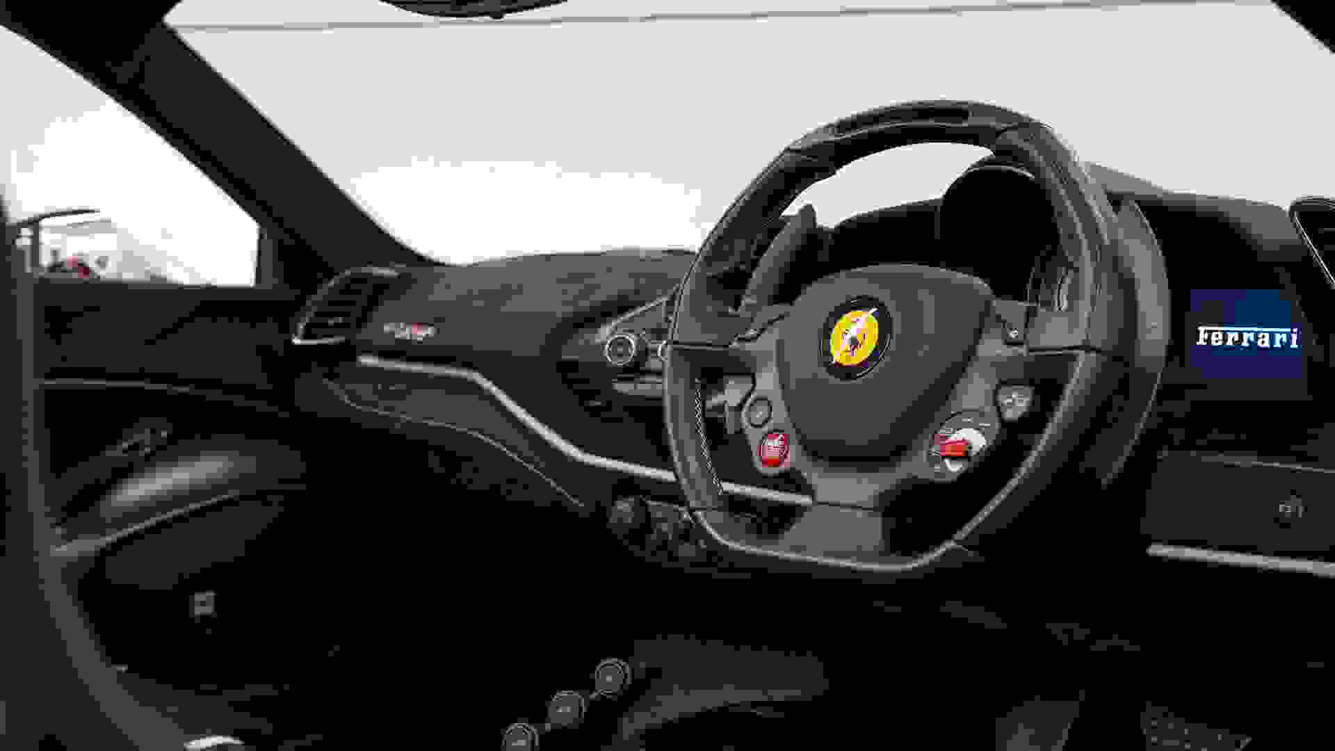 Ferrari 488 Photo a7693ae8-bc28-49e8-8998-227ab324e5aa.jpg