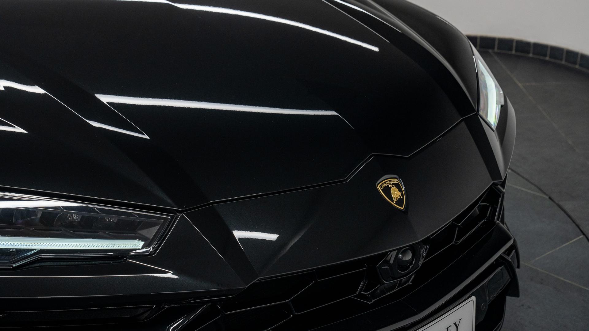 LAMBORGHINI Urus Photo a7c34ec5-a5f8-4e4c-b128-083df6d1361e.jpg