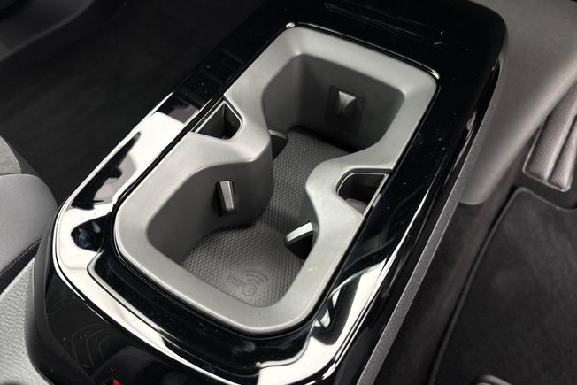 VOLKSWAGEN ID.4 Photo 26