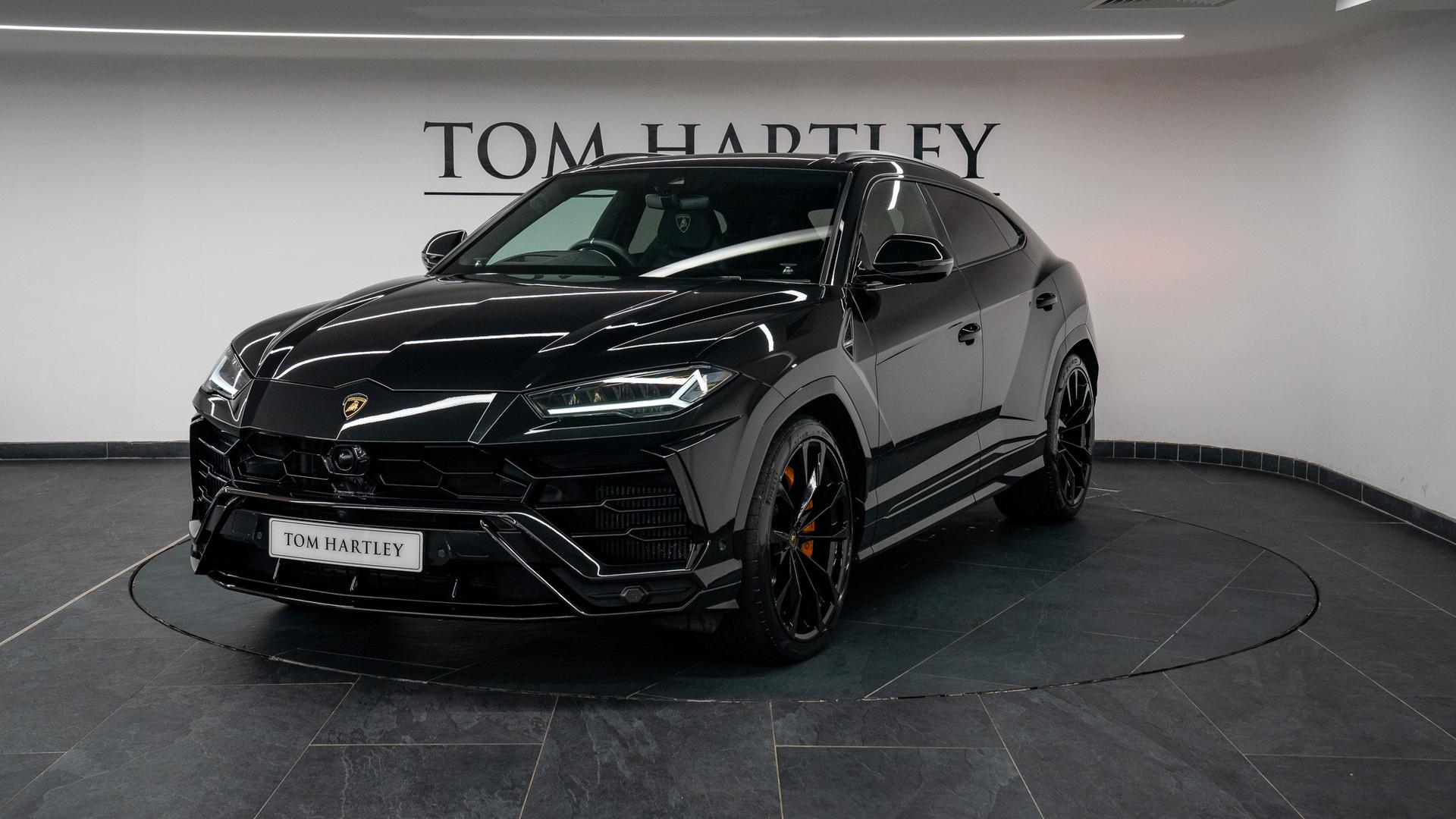 LAMBORGHINI Urus Photo a7db16a7-ac23-4bf0-a84b-a9e4b9dad887.jpg
