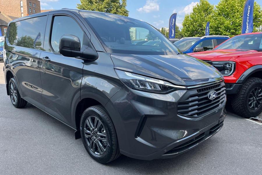Ford TRANSIT CUSTOM Photo a7f842ea-7dec-493e-b1fb-3b306fb9369c.jpg