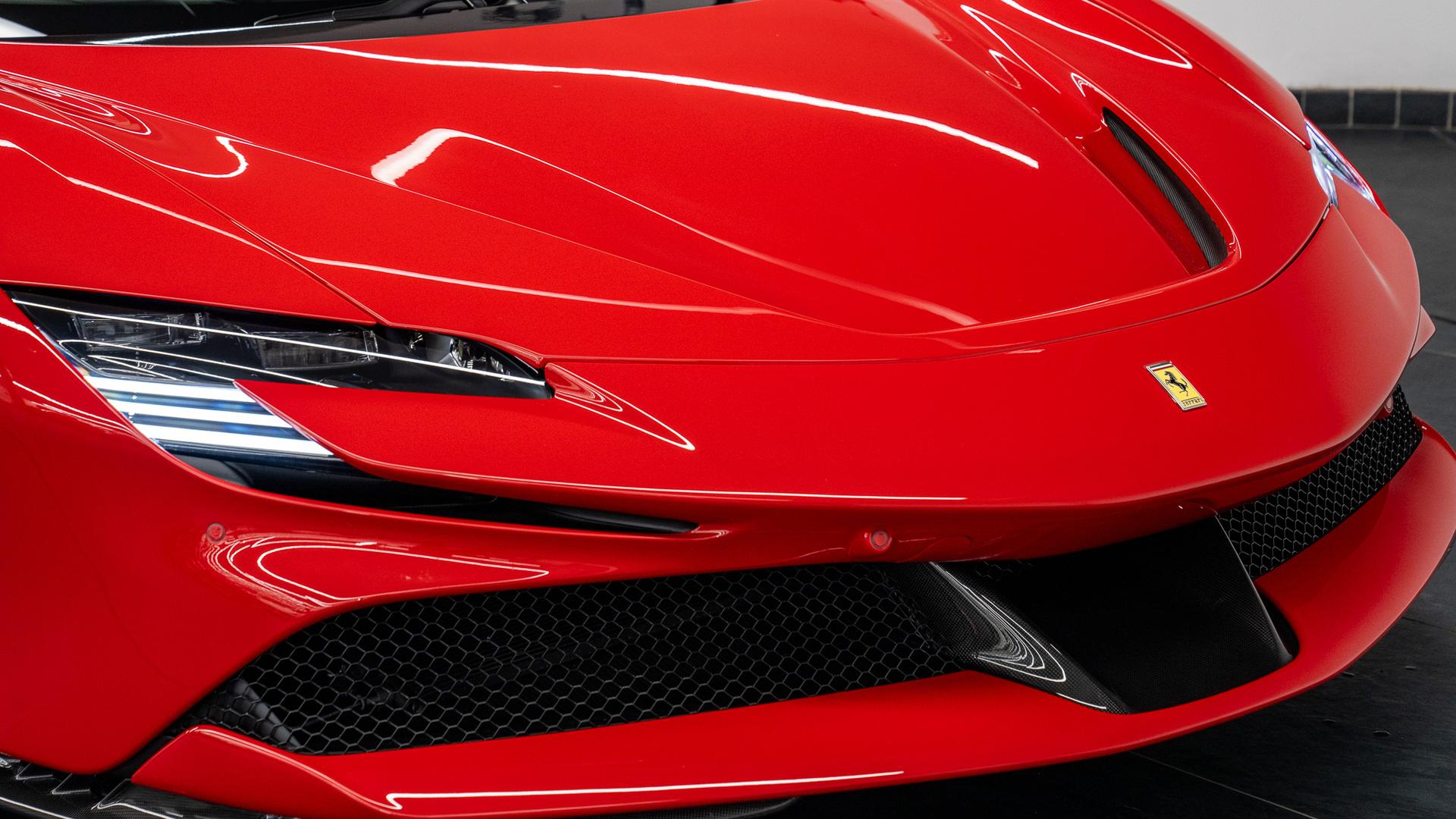 Ferrari SF90 Photo a81a3a30-2a6b-4e6b-b5e8-242fe442c075.jpg