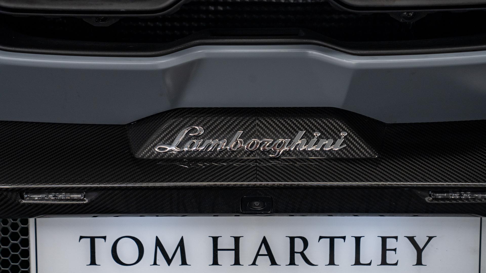 LAMBORGHINI Revuelto Photo a820a16a-de56-4d0f-a29b-f9d7695be95d.jpg