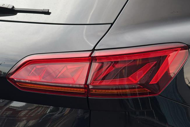 VOLKSWAGEN Touareg Photo 18