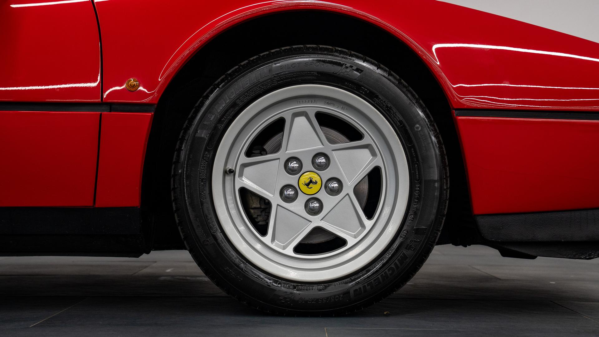 Ferrari 328 Photo a8332547-9df7-4f3e-92df-31091a69f227.jpg