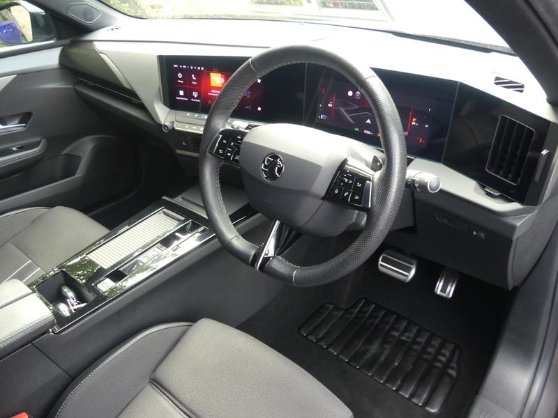 Vauxhall Astra Photo a8407e3e-d504-4943-a57b-0f3420b2f360.jpg
