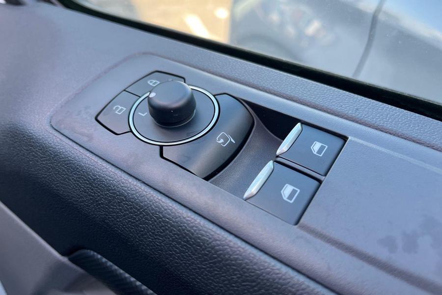 Ford TRANSIT CUSTOM Photo a849cd23-ff7a-4539-b053-952dc4231dcd.jpg