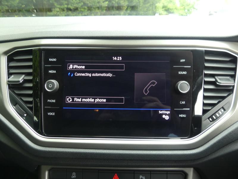 Volkswagen T-Roc Photo a84e2c75-3e2b-4938-80e1-a377daf04ec0.jpg