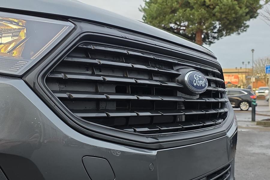 Ford CONNECT Photo a8636462-b52c-4a19-8a07-f295a7ccfd3c.jpg