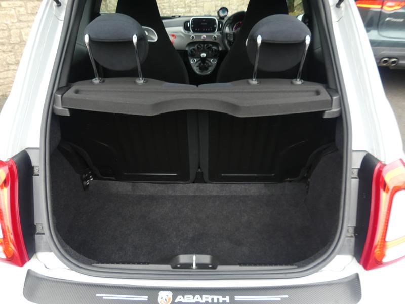 Abarth 595 Photo a8883334-ce3b-4de7-8ae6-315364a37494.jpg