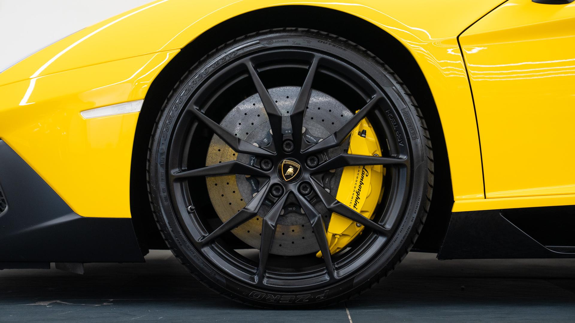 LAMBORGHINI Aventador Photo a8913cd9-f571-494c-913b-fccb90ab9279.jpg