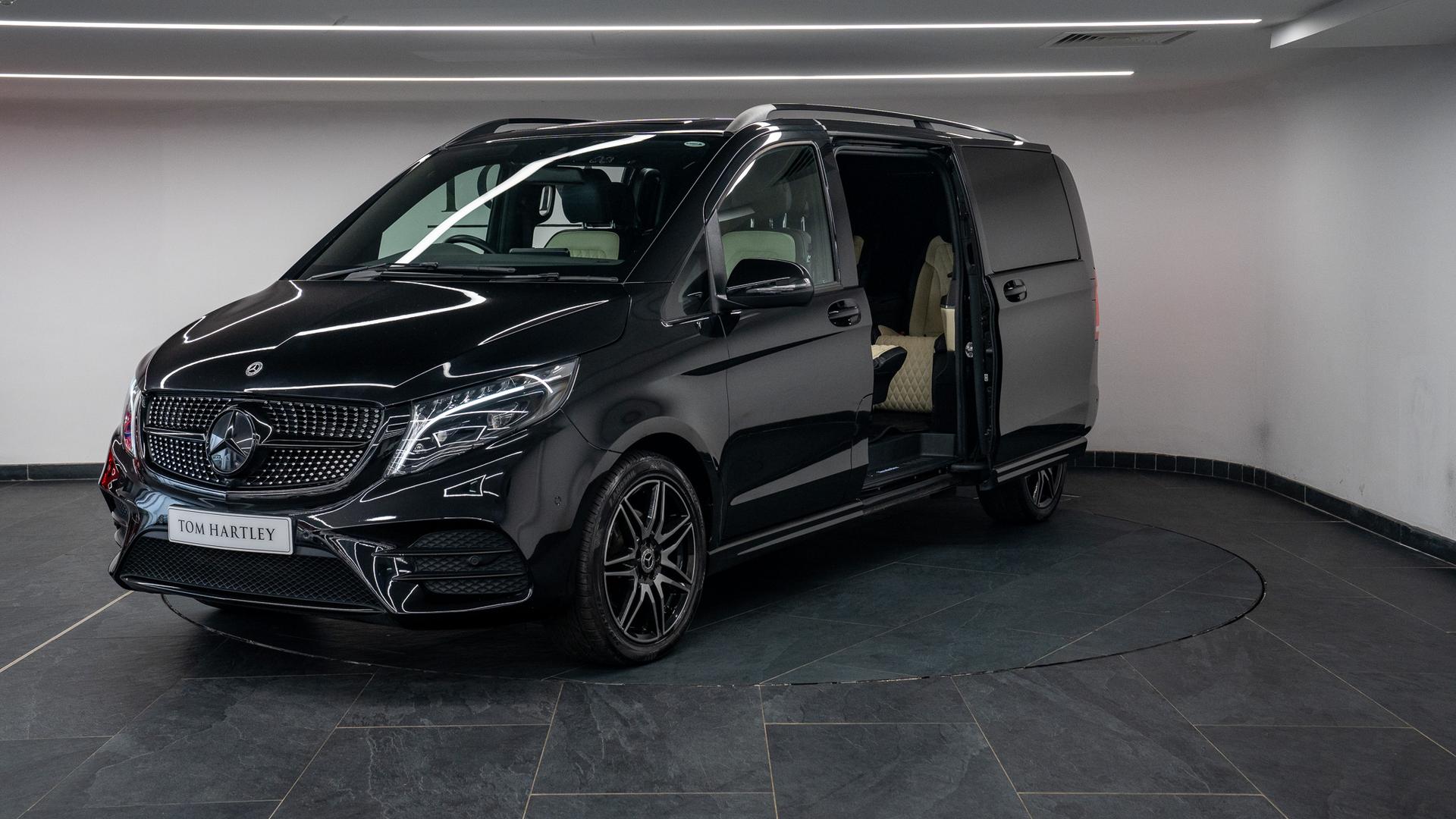 Mercedes-Benz V300 AMG Line Photo a89c4c50-2ed7-414a-a0c8-669d78c1747c.jpg