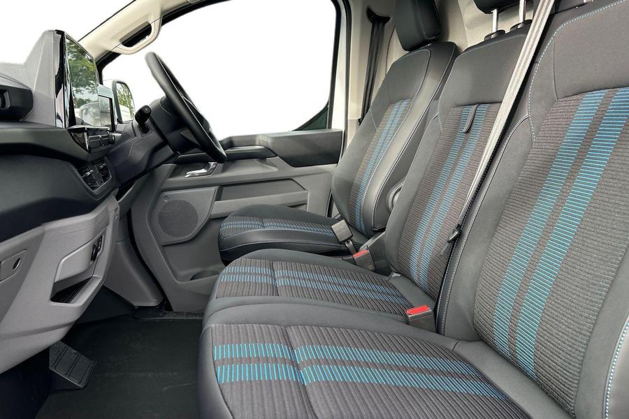 Ford TRANSIT CUSTOM Photo a8a776a1-3faf-4385-b84a-3080cefa5869.jpg