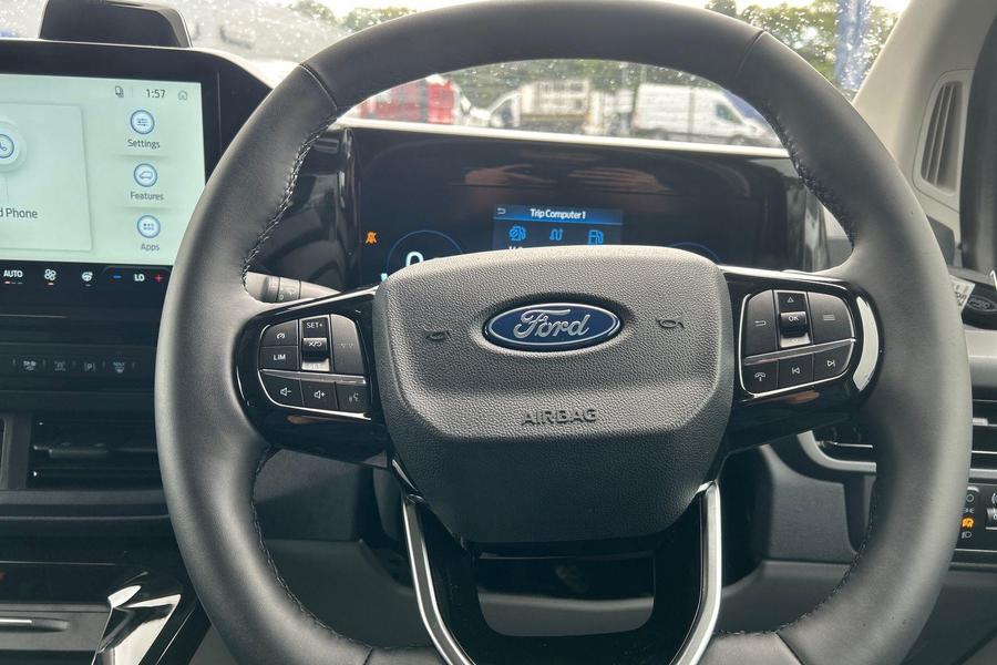 Ford TRANSIT CUSTOM Photo a8c422cf-560d-4792-93f6-554868f36296.jpg