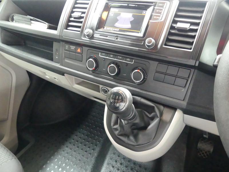 Volkswagen Transporter Shuttle Photo a8e169f3-f497-4630-8b49-c405bbce08fa.jpg
