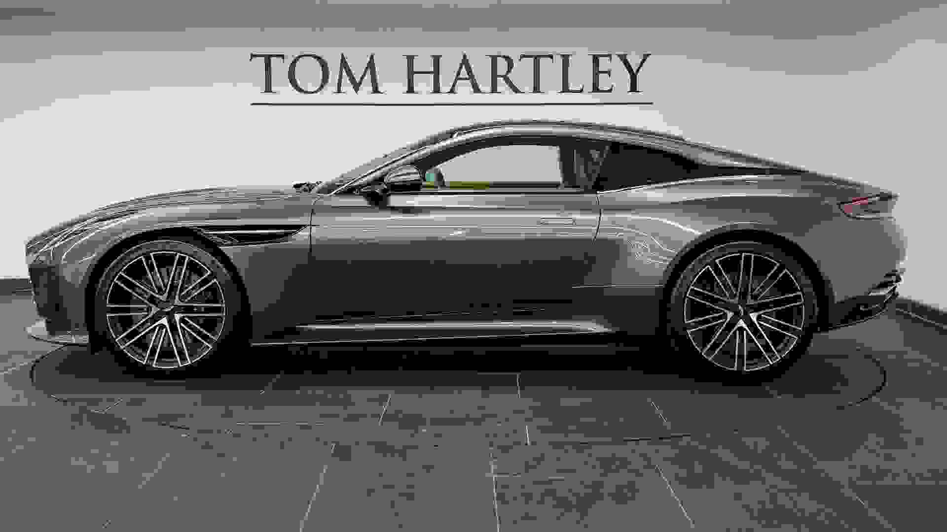 Aston Martin DB12 Photo a8e56a90-0920-4ca5-98fc-e0b22e818c5b.jpg