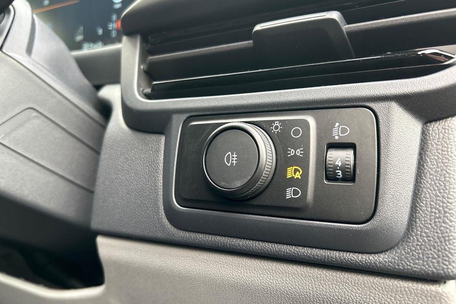 Ford TRANSIT CUSTOM Photo a8e64160-3c30-4ea6-b28e-ea4c57b0a5f6.jpg