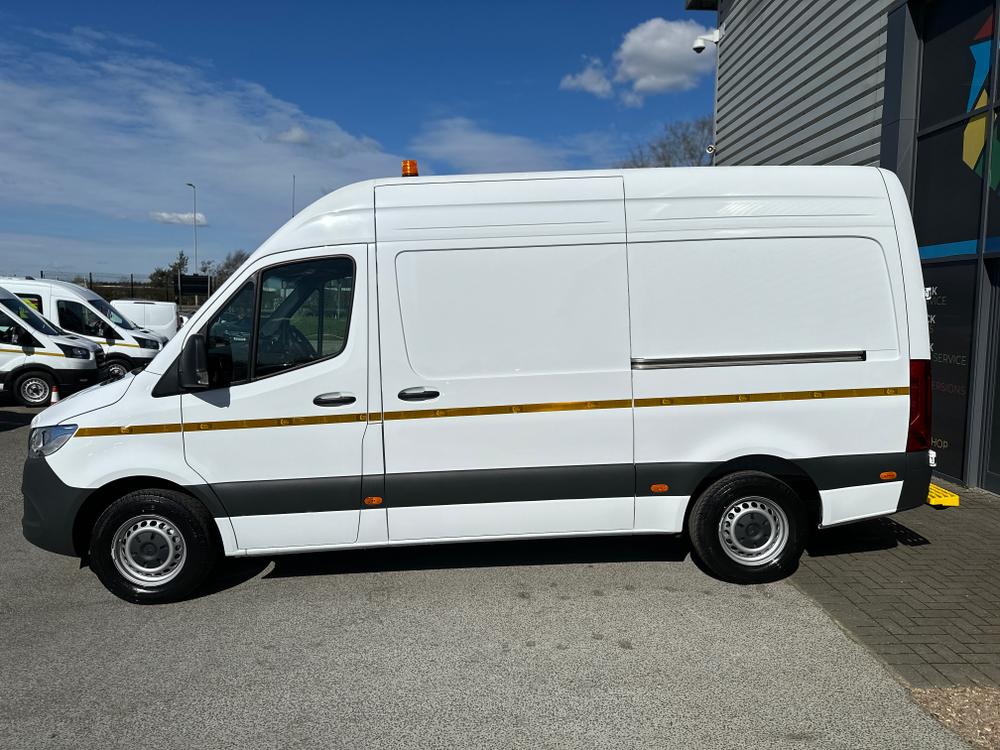 Mercedes-Benz Sprinter Photo a8f02ba6-b56c-474a-bb1d-0b9f110516f7.jpg