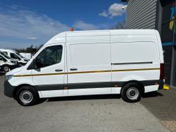 Mercedes-Benz Sprinter Photo 8