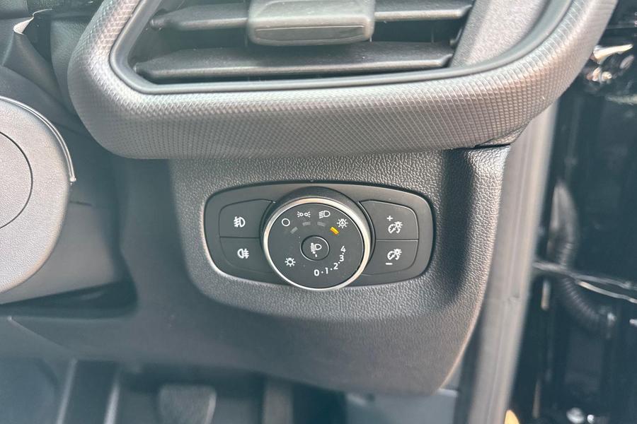 Ford E-TRANSIT COURIER Photo a8f31565-950d-4181-8b78-f65f8a3dc706.jpg