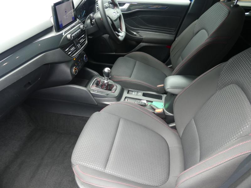 Ford Focus Photo a8f8171f-571b-4c8b-83c0-0af19ee54541.jpg