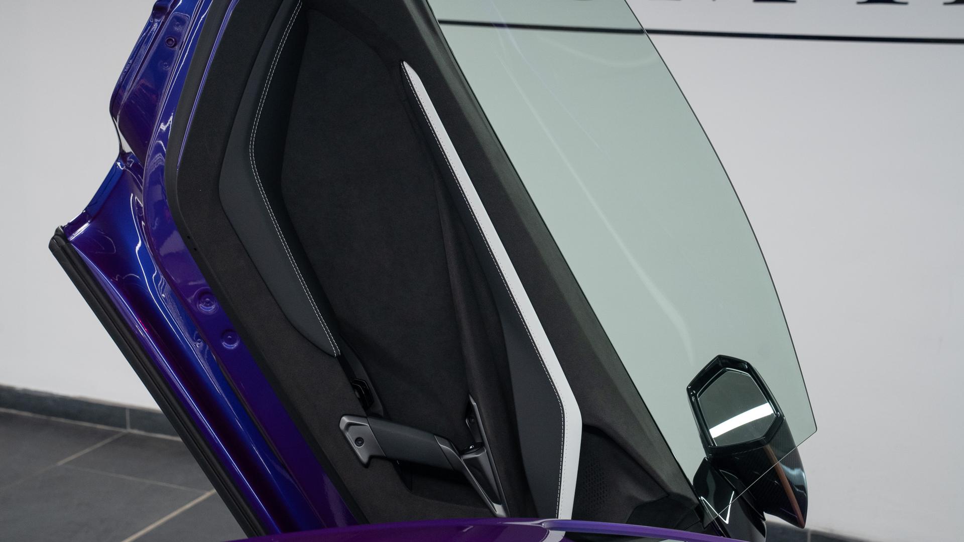 LAMBORGHINI Revuelto Photo a90ef942-ed07-469d-9496-9935011721a4.jpg