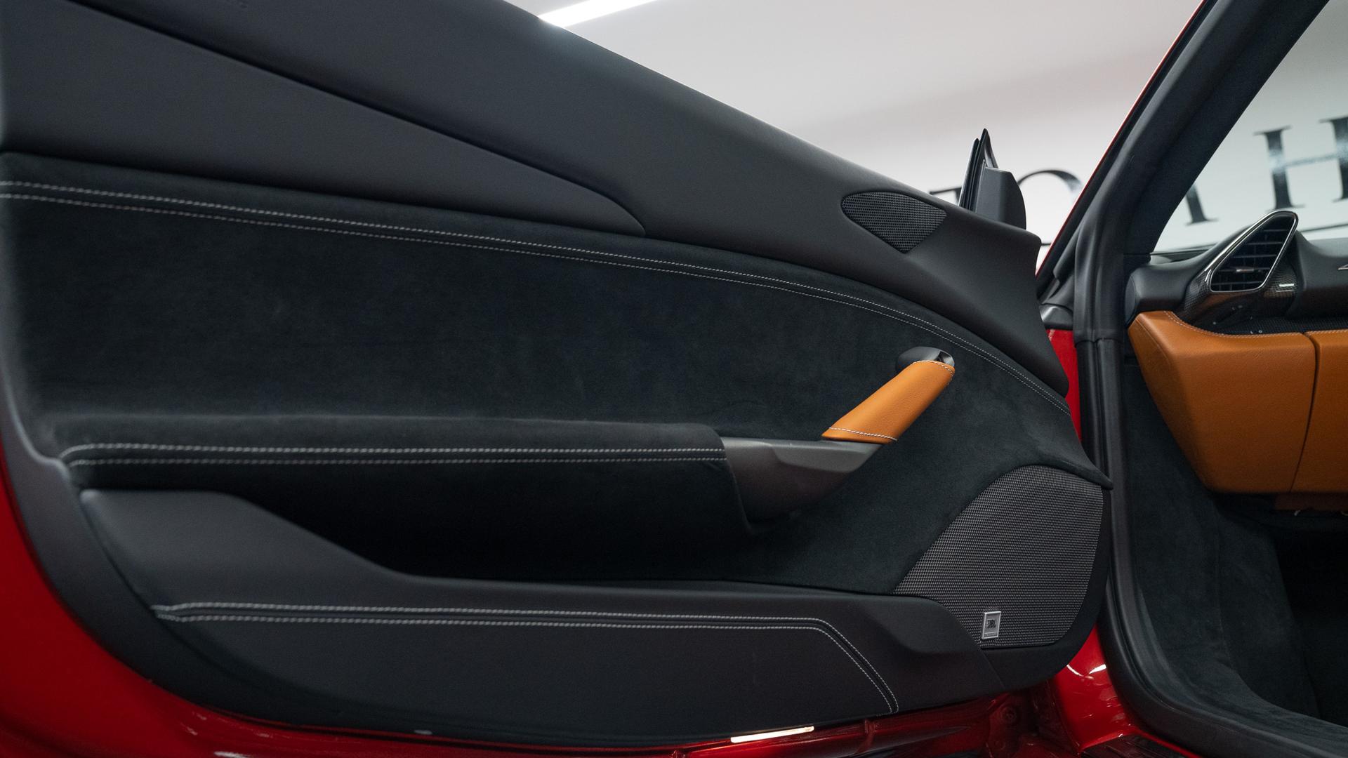 Ferrari 488 Photo a91d107c-ba35-4152-91e2-b1fea7bde355.jpg