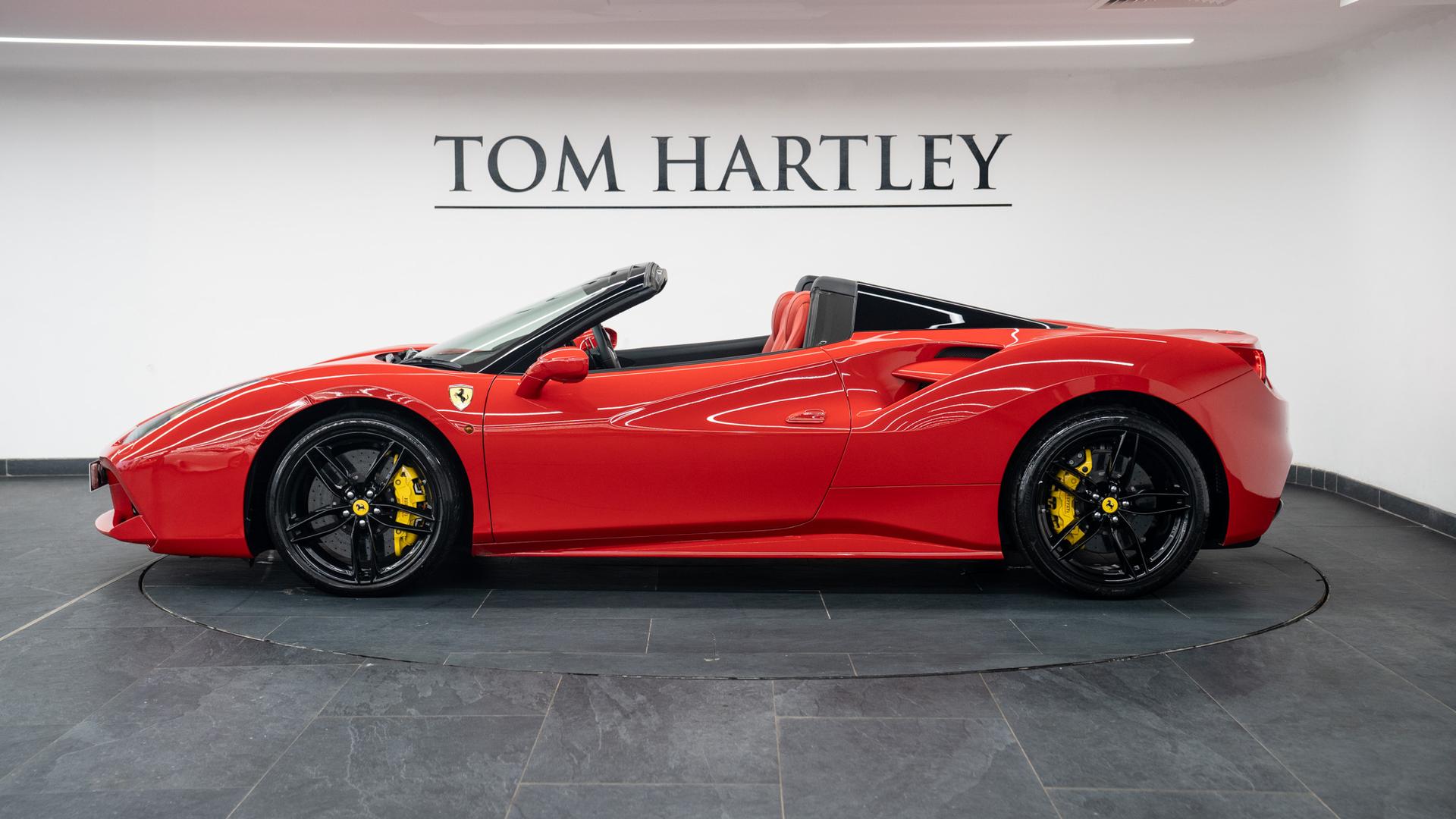 Ferrari 488 Photo a9210f8c-b8b8-4478-ab51-5ab251cf9f06.jpg